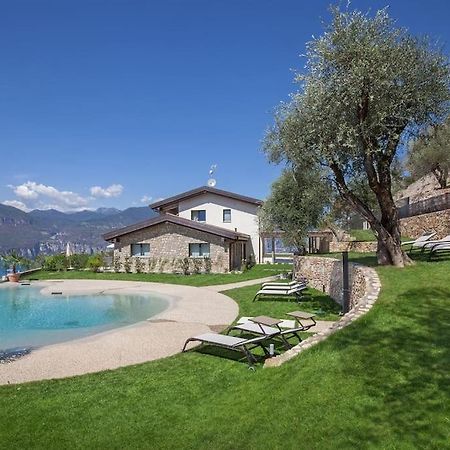 Villa Divina - Apt Divina Con Piscina E Vista Lago Castelletto Di Brenzone Extérieur photo