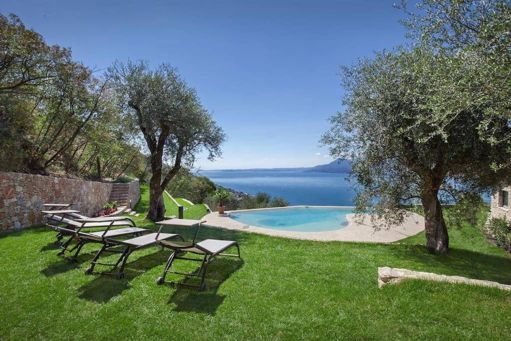 Villa Divina - Apt Divina Con Piscina E Vista Lago Castelletto Di Brenzone Extérieur photo