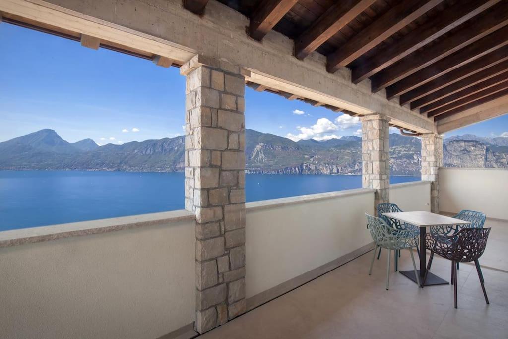 Villa Divina - Apt Divina Con Piscina E Vista Lago Castelletto Di Brenzone Extérieur photo