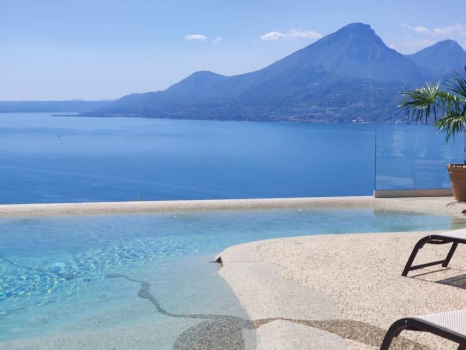 Villa Divina - Apt Divina Con Piscina E Vista Lago Castelletto Di Brenzone Extérieur photo