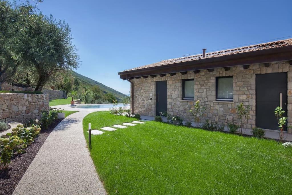 Villa Divina - Apt Divina Con Piscina E Vista Lago Castelletto Di Brenzone Extérieur photo