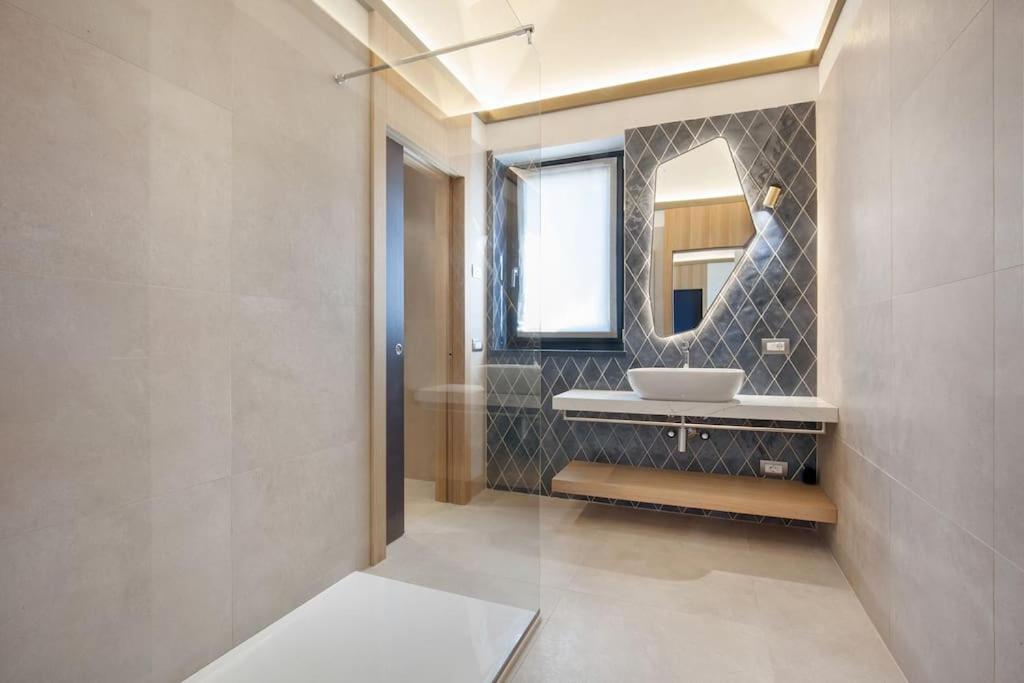 Villa Divina - Apt Divina Con Piscina E Vista Lago Castelletto Di Brenzone Extérieur photo