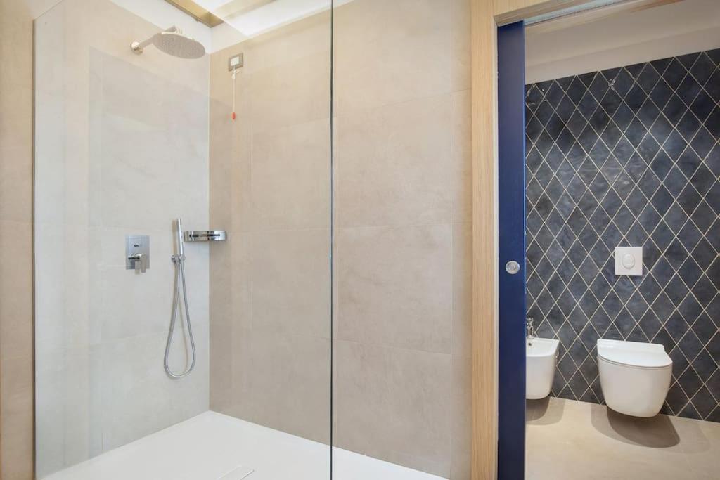 Villa Divina - Apt Divina Con Piscina E Vista Lago Castelletto Di Brenzone Extérieur photo