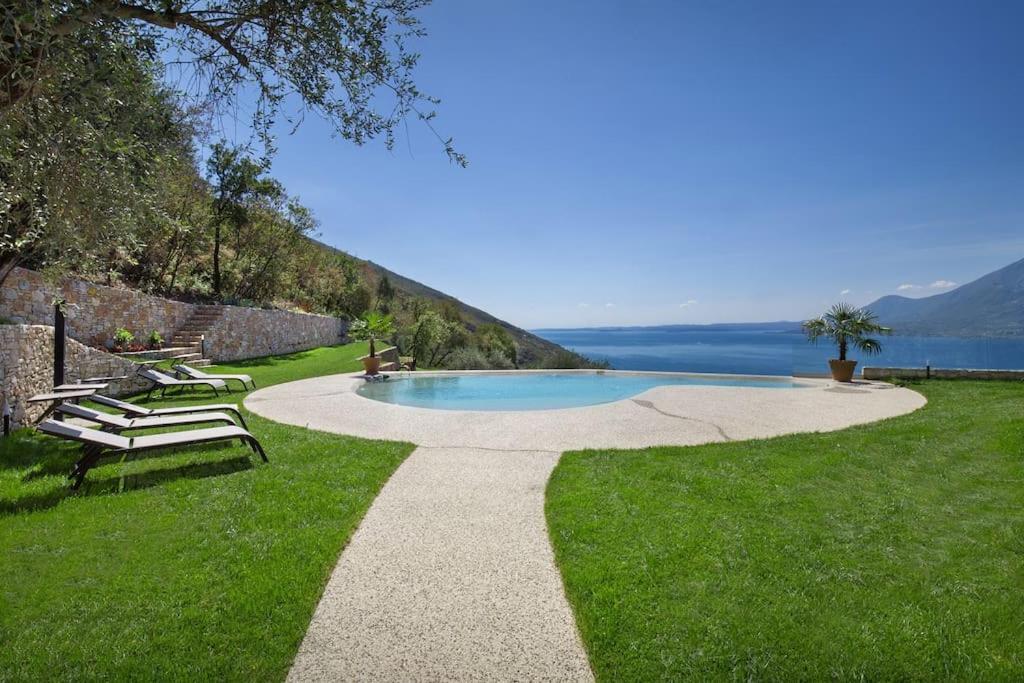 Villa Divina - Apt Divina Con Piscina E Vista Lago Castelletto Di Brenzone Extérieur photo