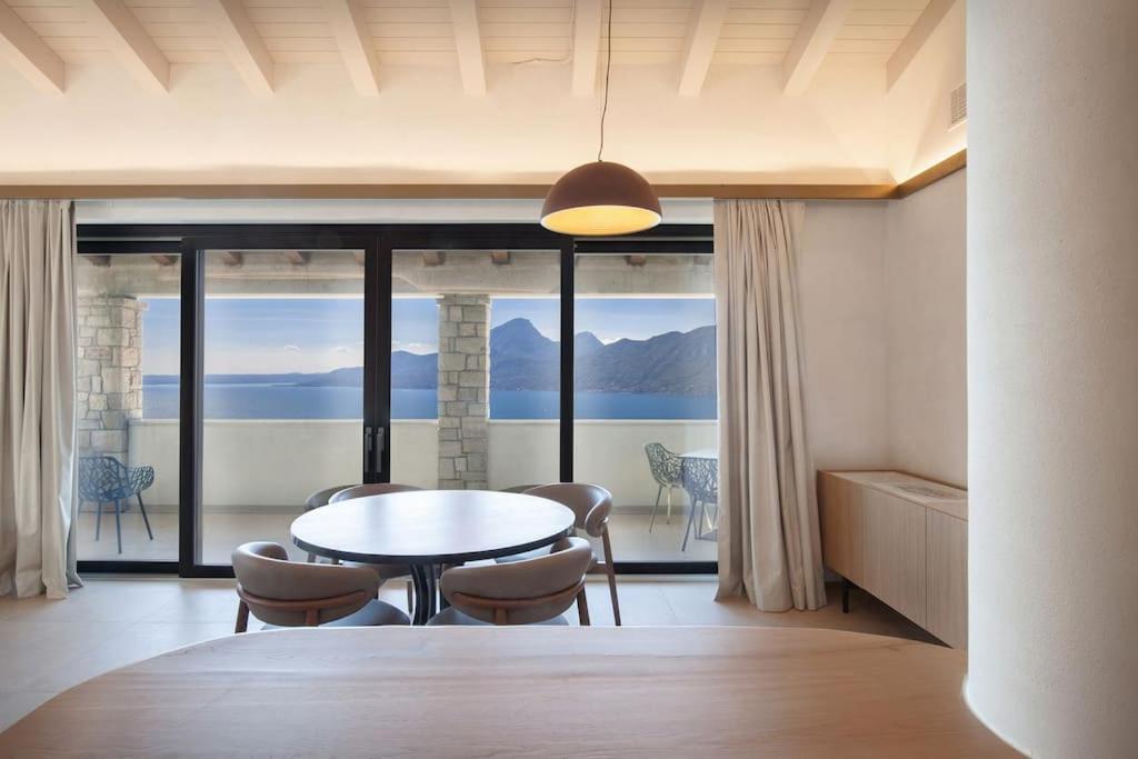 Villa Divina - Apt Divina Con Piscina E Vista Lago Castelletto Di Brenzone Extérieur photo