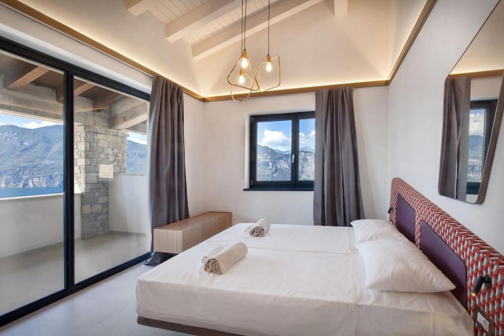 Villa Divina - Apt Divina Con Piscina E Vista Lago Castelletto Di Brenzone Extérieur photo
