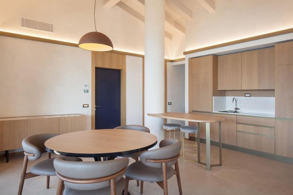 Villa Divina - Apt Divina Con Piscina E Vista Lago Castelletto Di Brenzone Extérieur photo